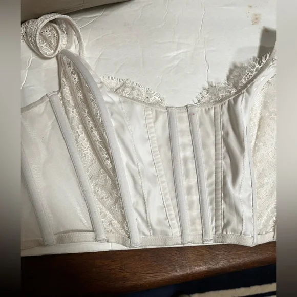 Victoria's Secret White Lace Corset Bra - Picture 4 of 6